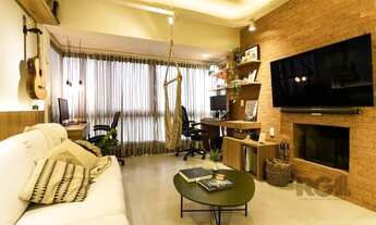 Imagem 2: Apartamento de 2 dormitórios, com lareira e churrasqueira no bairro Petrópolis