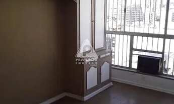 Imagem 6: Apartamento de 130m2, claro, arejado, vista livre, andar alto, 4 quartos, localizado entre