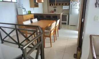 Imagem 2: Cobertura duplex mobiliada no Porto das Dunas com 3 suítes