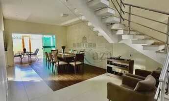 Imagem 5: Casa de condomínio para venda possui 270 metros quadrados com 4 quartos