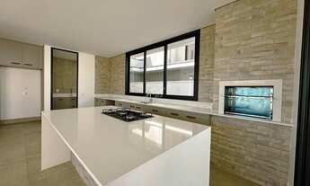 Imagem: Lindo sobrado com 5 suítes e piscina, no