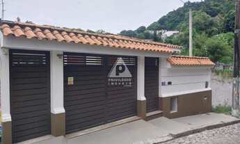 Imagem 2: Casa triplex/ primeira locação, varandão, salão, com 3 quartos, suíte e estacionamento cob
