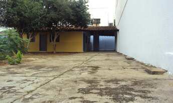 Imagem 2: Lote à venda, 390 m², residência no fundo, bem localizado. Setor Serrinha, Goiânia-GO