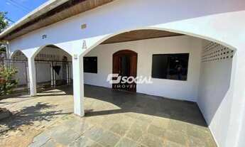 Imagem: Casa ampla e bem localizada, disponível