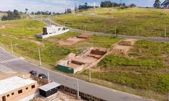 Imagem 4: Terreno à venda com terraplenagem feita, projetos aprovados, incluso ferro para o muro de