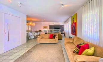 Imagem 7: Esse charmoso apartamento no tranquilo bairro de Setúbal tem 224 m² muito bem distribuídos