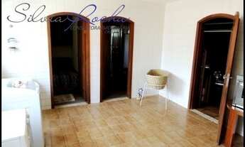 Imagem 4: Casa de condomínio para aluguel possui 690 metros quadrados com 4 quartos sendo 2 suítes