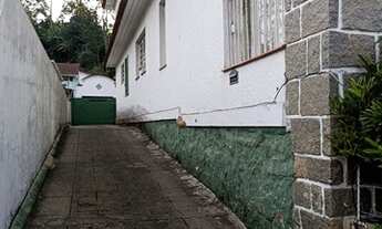 Imagem 2: Casa com 6 quartos (1 suíte) e terreno - B. Centro - Petrópolis, RJ