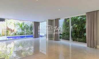 Imagem 2: Casa em Condomínio, 3 Suítes, 5 vagas, piscina, churrasqueira, área total privativa 600m2