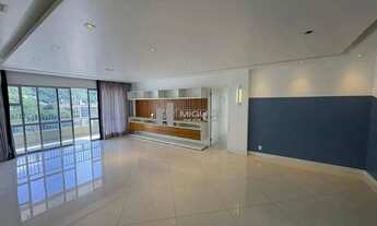 Imagem 5: Apartamento à venda na Rua Desembargador Isidro! São 3 varandas, salão, 4 quartos sendo 1