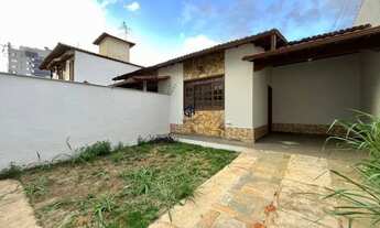 Imagem 2: Casa geminada linear de 4 quartos no Castelo