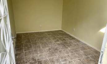 Imagem 6: Raul Veiga junto à praça do Bandeirante