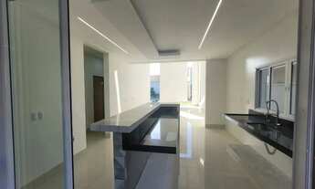 Imagem 7: Casa Térrea de Alto Padrão no Jardins Lisboa 4 Suítes, Piscina e Design Imponente