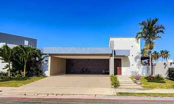 Imagem: Casa de Alto Padrão com Vista para o Lago