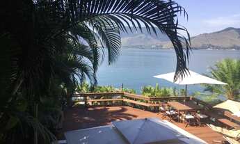 Imagem: Casa em Angra com deck particular