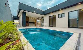 Imagem 1: Casa de condomínio para venda tem 243 metros quadrados com 4 quartos