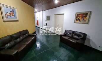 Imagem 11: Apartamento com 77m², 2 dormitórios sendo 1 suíte com armários, 1 escritório com estante e