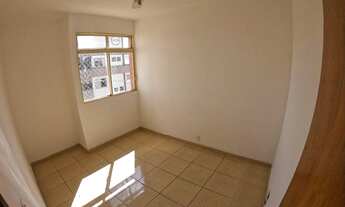 Imagem 3: Apto em predio individual n segundo andar no B. Sagrada Familia