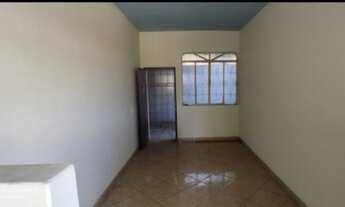 Imagem 2: Kailane) Linda casa bairro diamante