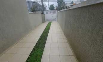 Imagem 6: Sobrado - 2 suítes com armários embutidos, quintal e 2 vagas de garagem - Jardim Esther