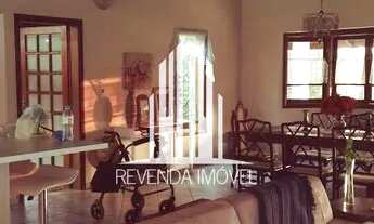 Imagem 2: Casa com 4 suítes, sala, cozinha, banheiro, varanda, piscina