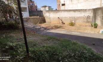 Imagem 4: Kailane) Linda casa bairro diamante