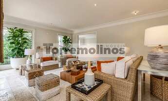 Imagem 3: Linda casa com projeto de Marcos Tomanik no Cidade Jardim com 4 suítes, piscina e quadra d