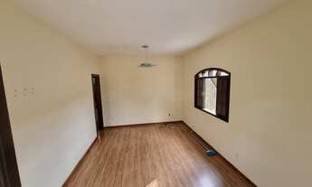 Imagem 2: Casa com 3 quartos (01suíte) na Praça Catulo