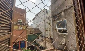 Imagem 3: Imóvel no bairro Cidade Baixa em Porto Alegre, com dois dormitórios, sala, cozinha, área d