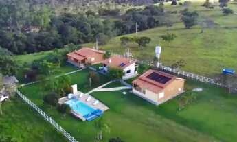 Imagem: Maniratuba, Goiás - Fazenda com rio, gado