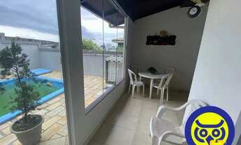 Imagem 3: Casa com 4 quartos (1 suíte), para venda com piscina e vista para beira mar