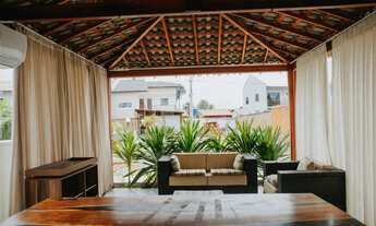 Imagem 2: Casa duplex com Rio no fundo