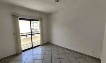 Imagem 3: APTO Centro, rua tranquila, 2 dorms (1 suíte), sala com sacada, cozinha ampla e garagem. I