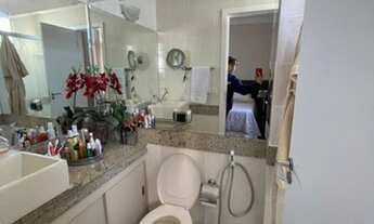 Imagem 7: Apartamento todo reformado com varanda e linda vista