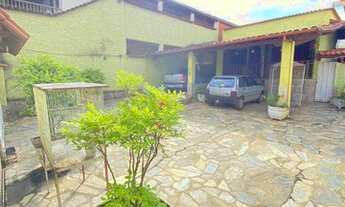 Imagem: Casa com 4 Quartos, Jardim e 4 vagas de