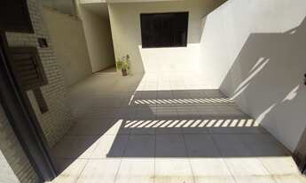 Imagem 2: Sobreposta térrea com 03 suítes, 05 banheiros, 1 vaga, churrasqueira - Ponta da Praia - Sa