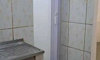 Imagem: Alugo quarto e sala 1° andar Curicica BRT