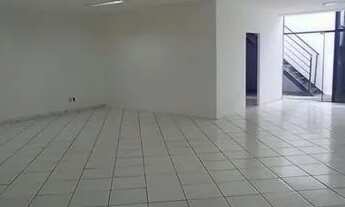 Imagem 5: Prédio comercial em frente à Doçura