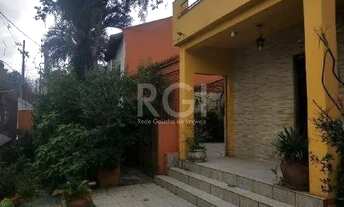 Imagem 2: Casa para Venda - 220m², 3 dormitórios, 4 vagas - Teresópolis