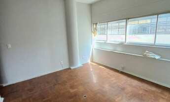 Imagem 6: Republica, em frente ao metro Republica, um quarto suíte, com varanda portaria presencial