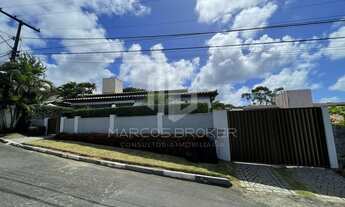 Imagem 2: PORTÃO - Casa no condomínio Village com portaria 24 horas, próximo a transporte coletivo