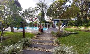 Imagem 6: Belíssima casa, com 2 terrenos e pátio com piscina - 4 quartos, sendo 3 suítes REF: 241