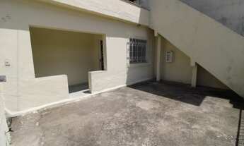 Imagem 3: Bairro Santos Dumont / Aluga -se Casa + kitnet / Área externa e garagem