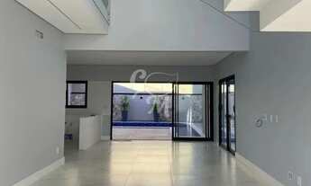 Imagem 4: Casa moderna, com pé direito alto e conceito aberto