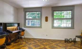 Imagem 4: Sobrado com 03 dormitórios, um com suíte, 03 banheiros , 02 vagas cobertas, no bairro Ind