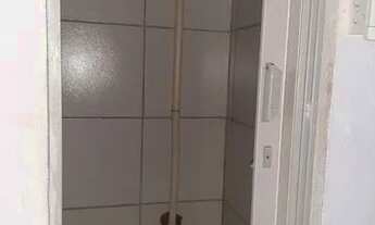 Imagem: Quarto grande com banheiro