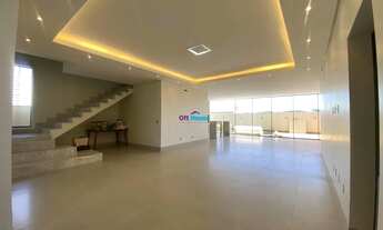 Imagem 3: Belíssimo sobrado à venda possui 378 m2 com 4 suítes 1 master em Jardins França Goiânia GO