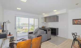 Imagem: Smart Urban mobiliado e bom de sol