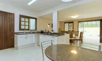 Imagem 5: Casa mobiliada em condomínio fechado com 3 dormitórios sendo 1 suíte e 4 vagas em Curitiba