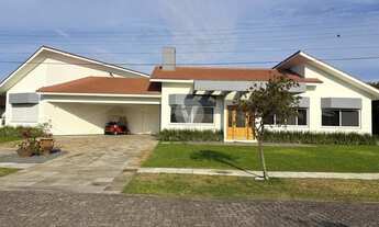 Imagem: Casa Térrea com Vista para o Campo de Golfe